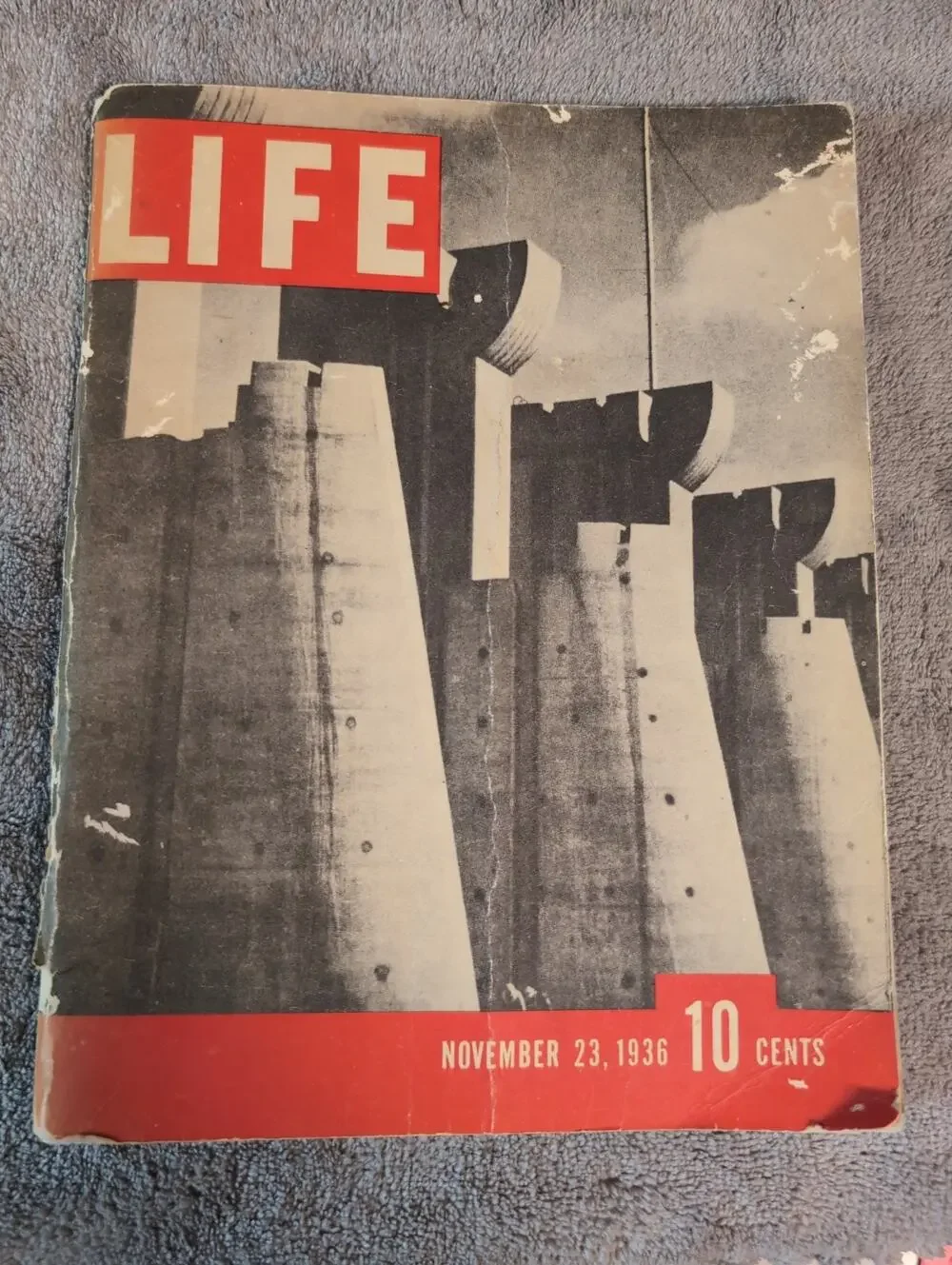LIFE Magazine November 23, 1936, Vol. 1, No. 1 - Salesman Size